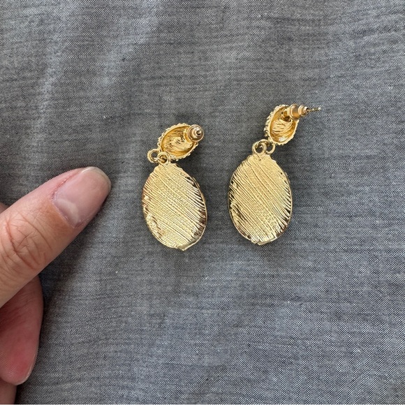 Floral Pattern Gold Earrings Style 2 - Picture 5 of 5